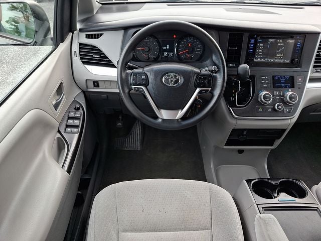 2015 Toyota Sienna LE 7 Passenger