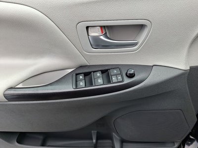 2015 Toyota Sienna LE 7 Passenger
