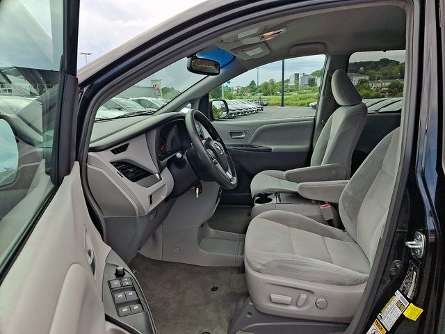 2015 Toyota Sienna LE 7 Passenger